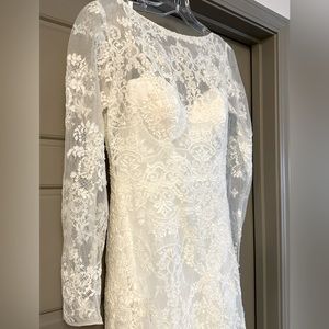 Wedding Dress ~ size 6 Beautiful ♥️